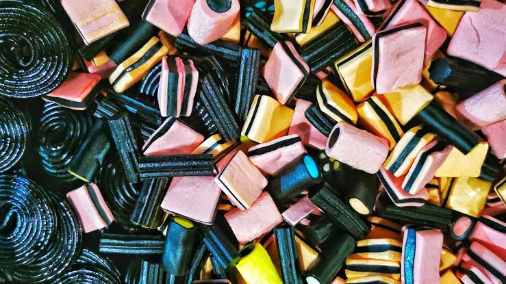 حلويات شائعة تتداخل مع أدوية الضغط والدم