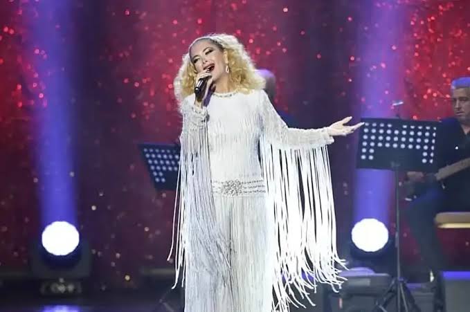 ألين لحود تُعيد الشحرورة إلى المسرح