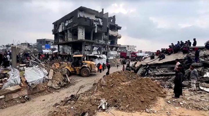 وفاة ثلاث نساء وفقدان زوجين في انهيار منزل بمدينة غزة