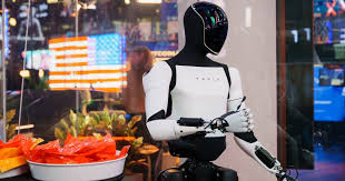 تسلا تكشف عن روبوت &ldquo;أوبتيموس&rdquo; في برلين