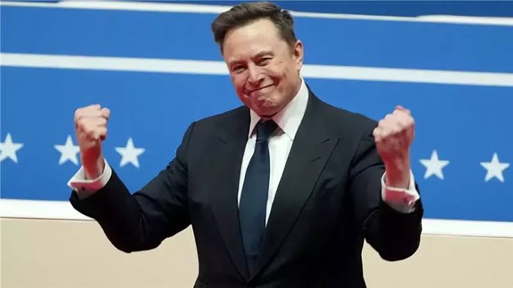 إيلون ماسك يتصدر قائمة أثرياء العالم بثروة قياسية