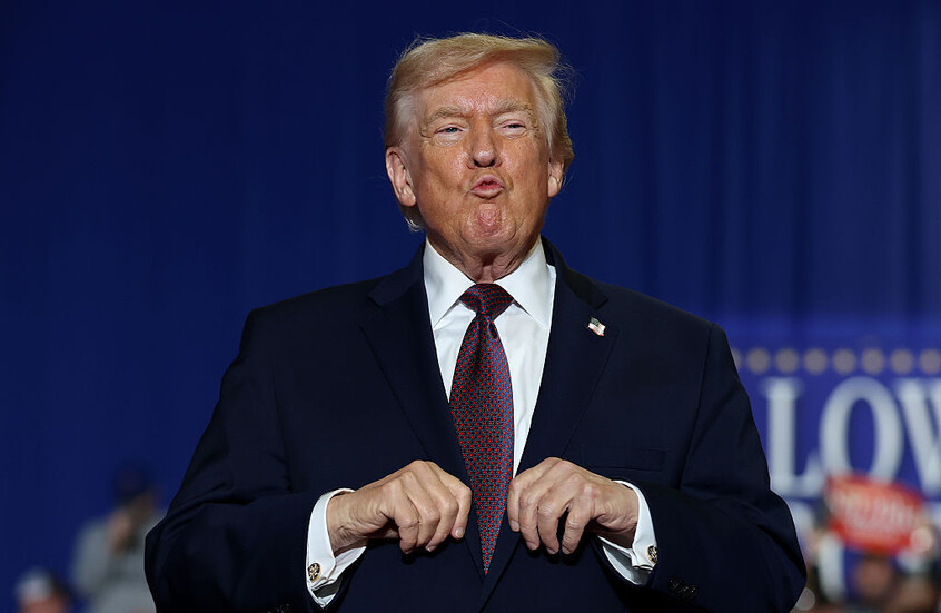 نزول متعثر يعيد الجدل حول صحة ترامب في ولايته الثانية