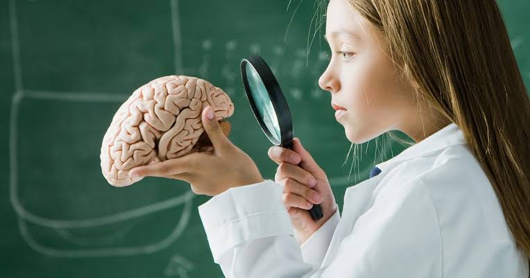 كيف يخدعنا الدماغ ويؤثر على صحتنا النفسية؟