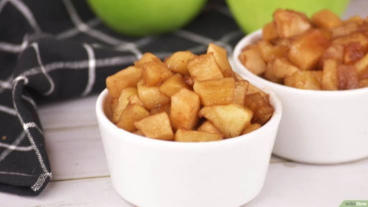 التفاح المطبوخ.. سر أمعاء صحية