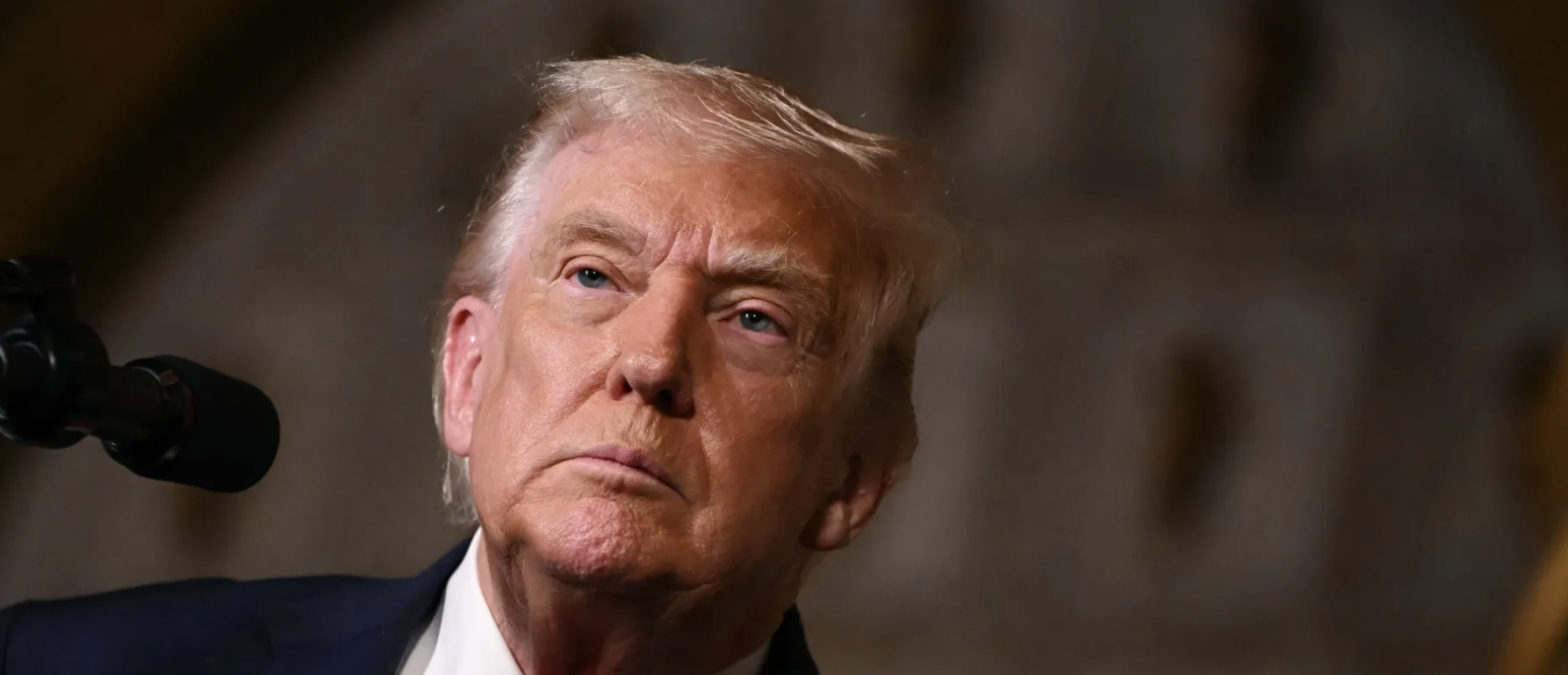 ترامب يطالب بفتح خزائن إبستين "السوداء".. وفضح الديموقراطيين