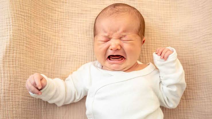 اتهامات جنائية لمربية بعد اعتداء على رضيع