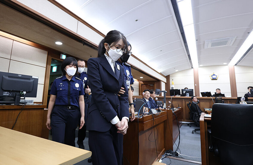 اتهامات رسمية للسيدة الأولى السابقة في كوريا الجنوبية بالتدخل غير القانوني وفساد مالي