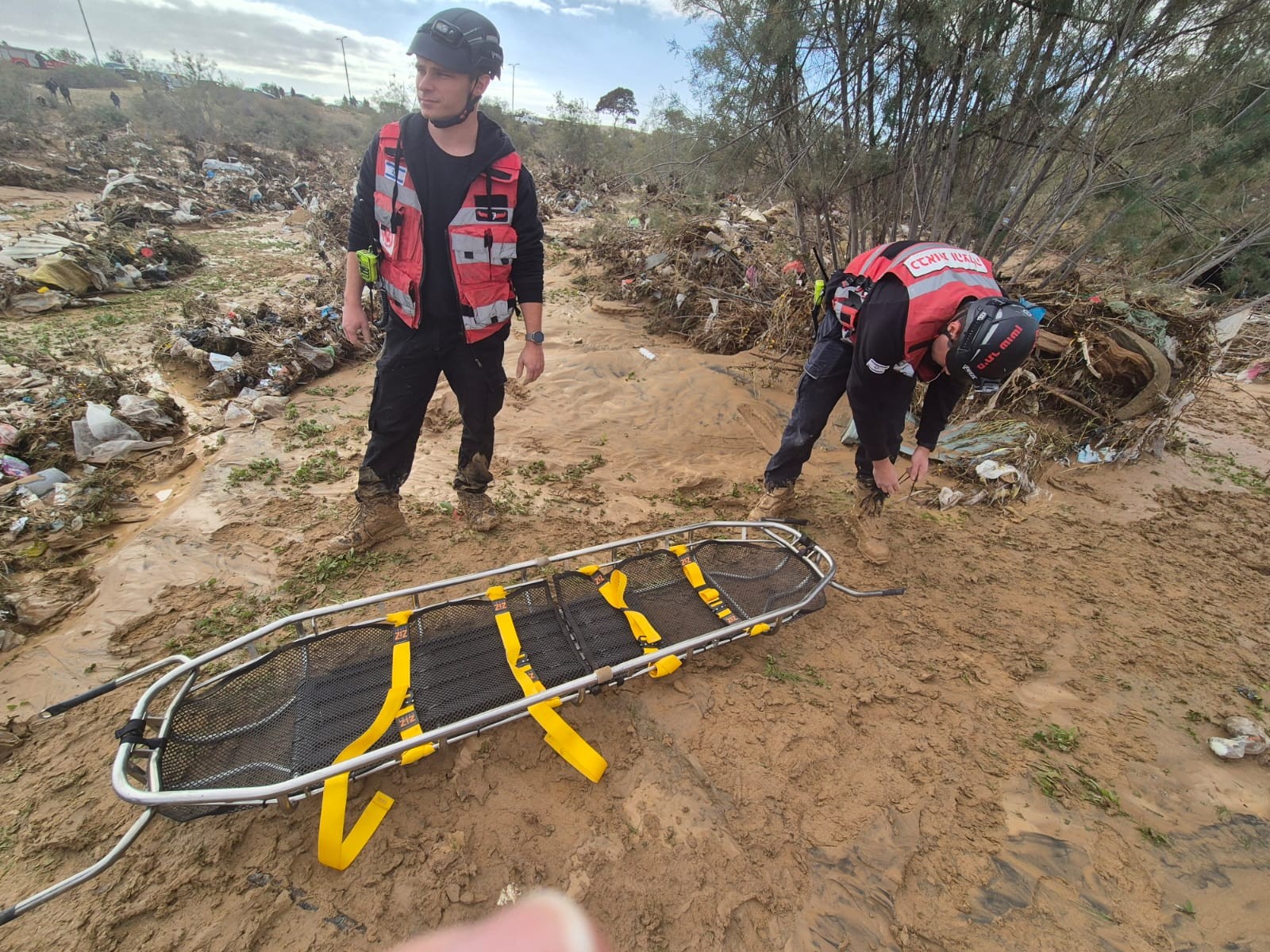 العثور على جثة شاب في بئر السبع جرفته السيول من جنوب الخليل