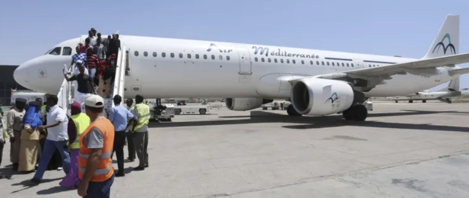 الحكومة اليمنية تُصعّد مع الإمارات و"الانتقالي" يرد بإغلاق مطار عدن