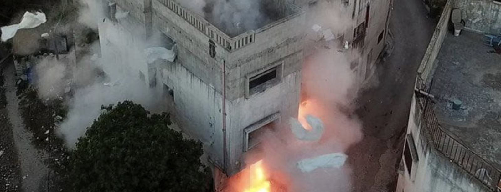 الاحتلال يفجر شقة سكنية ويعتقل ٤ مواطنين من نابلس