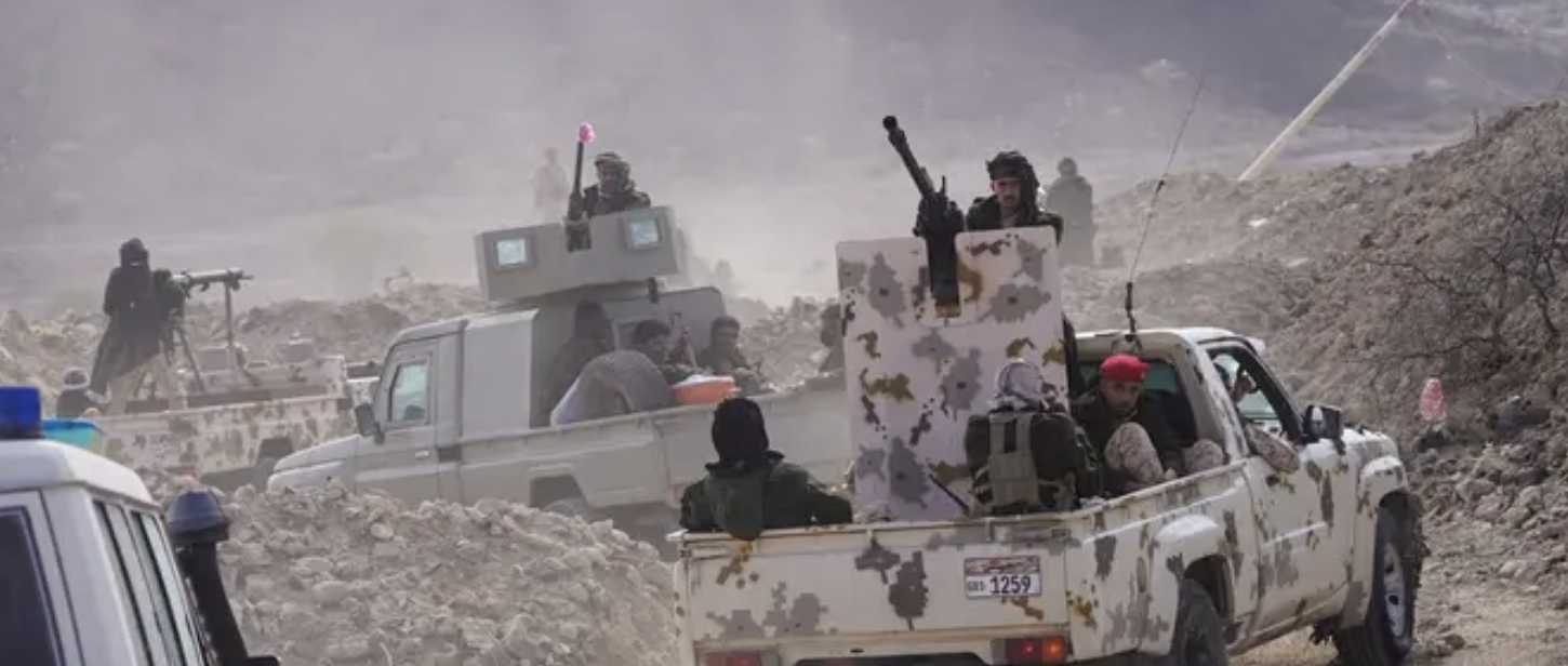 محافظ حضرموت: رصدنا خروج مجاميع للانتقالي من المكلا نحو عدن