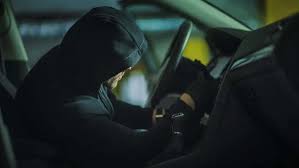 خدعة عبر مواقع التواصل تنتهي بجريمة سرقة