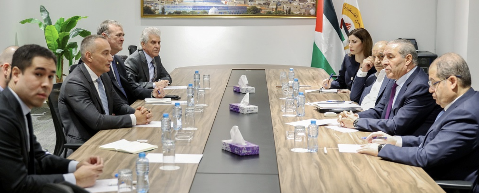 نائب الرئيس يبحث مع ملادينوف سبل تنفيذ المرحلة الثانية من خطة الرئيس ترمب بشأن غزة