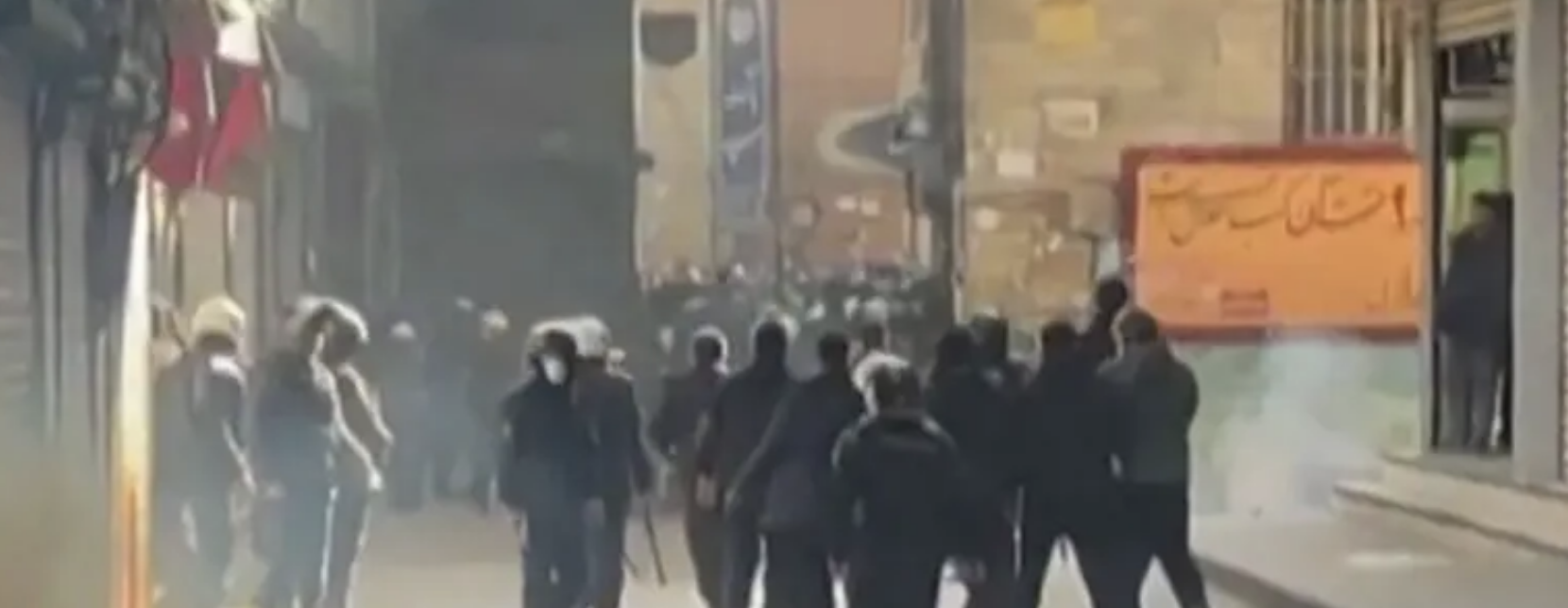 تلفزيون إيران عن الاحتجاجات: عملاء لأميركا وإسرائيل أشعلوا الحرائق