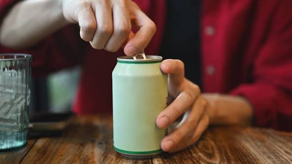 مشروب سكري واحد يهدد الكبد