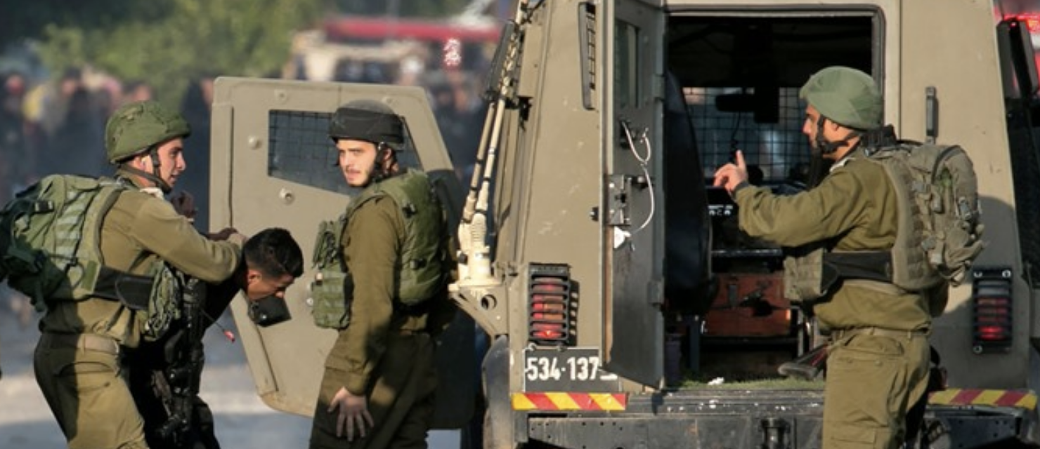 الاحتلال يعتقل ويحقق ميدانيا مع 80 مواطنا على الأقل من الضفة بما فيها القدس