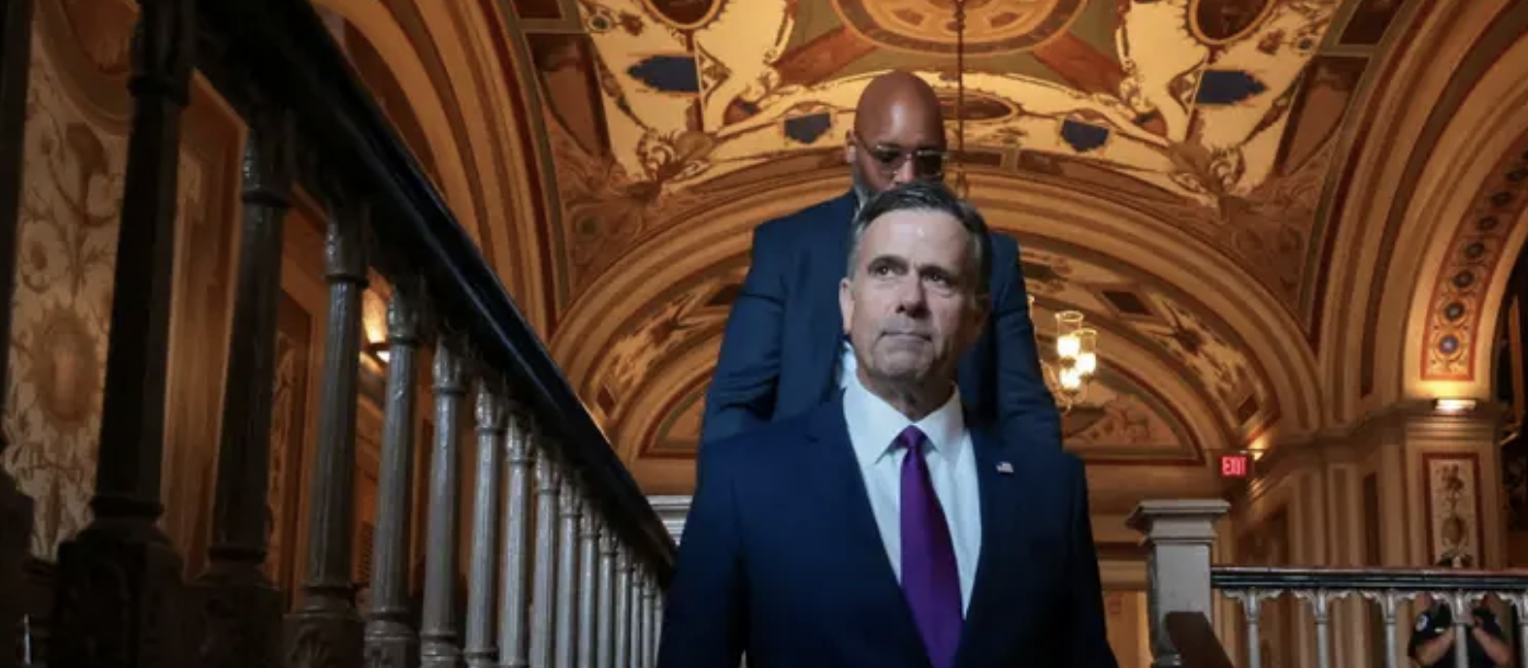 لأول مرة.. مدير الـCIA يزور كاراكاس ويلتقي خليفة مادورو