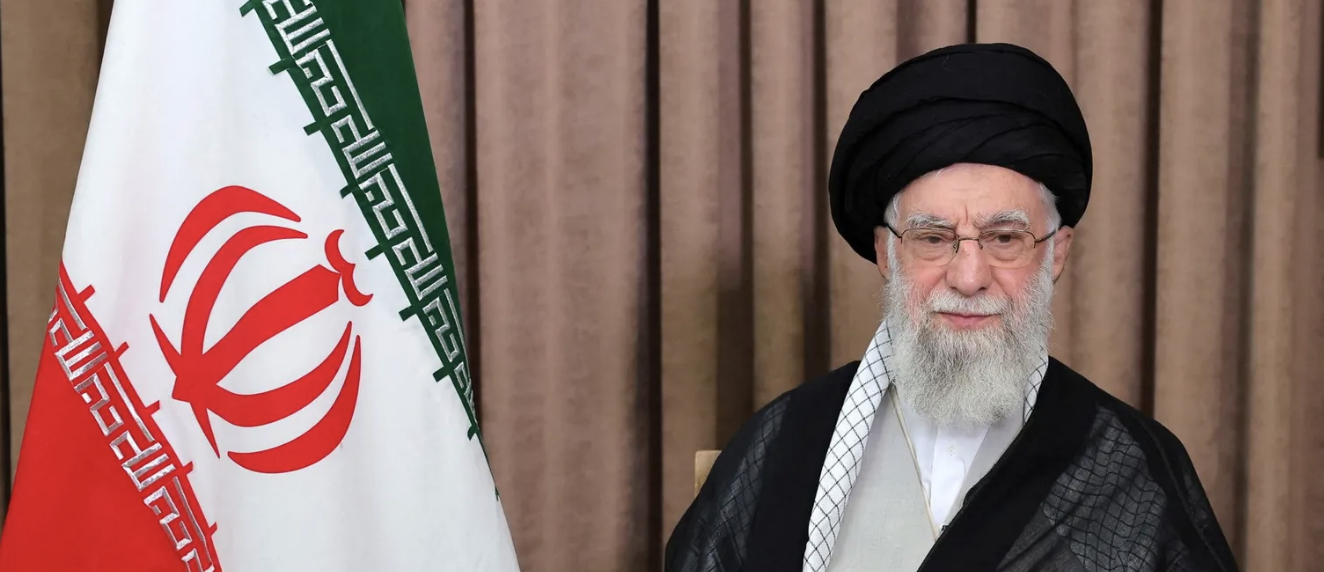 خامنئي: لن نجر البلاد لحرب ولن يفلت "المحرضون" من العقاب