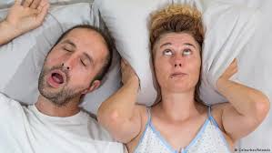 لماذا لا يستيقظ الشخص من شخيره؟