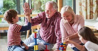 دراسة: رعاية الأحفاد قد تزيد الاكتئاب لدى كبار السن