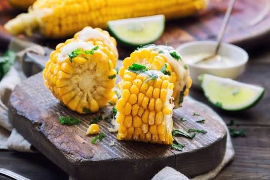 الذرة المسلوقة&hellip; وجبة صحية بطعم شهي