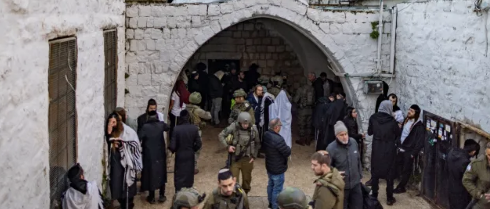 لأول مرة منذ 25 عاما.. مستوطنون يصلون "الصباح اليهودي" في قبر يوسف بنابلس