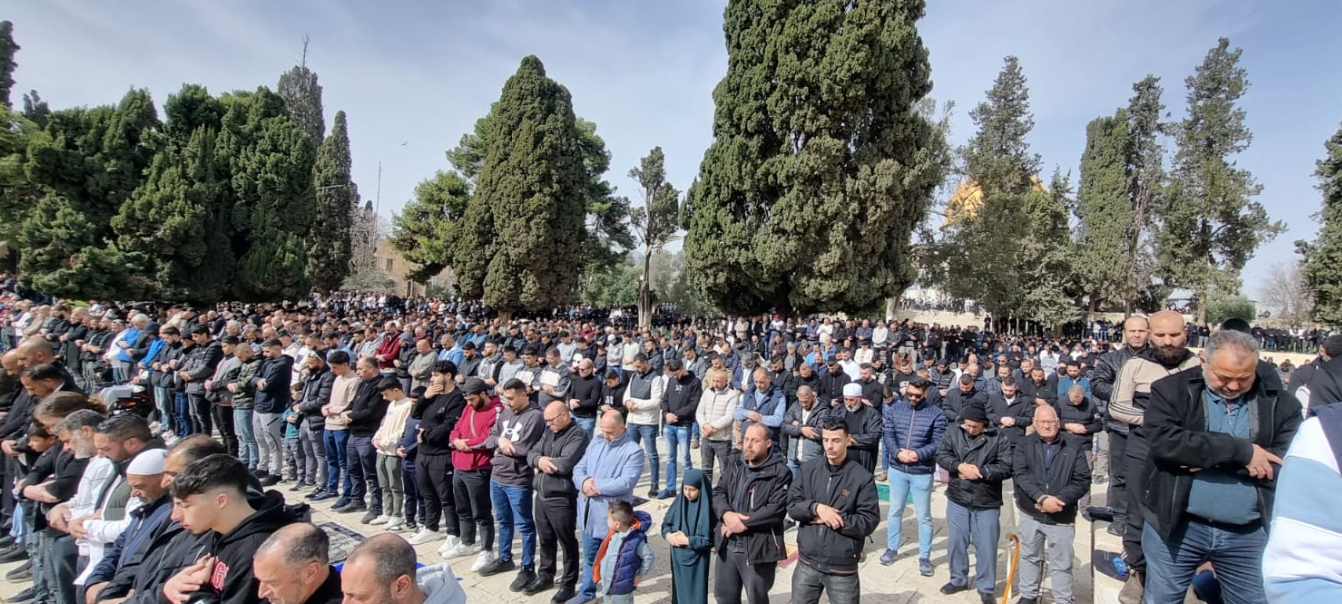 70 ألفا يؤدون صلاة الجمعة في المسجد الأقصى