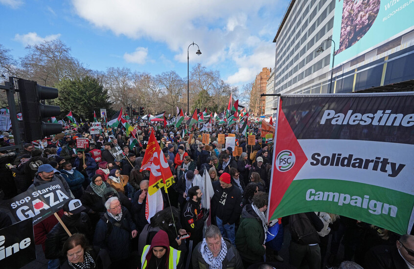مسيرة حاشدة في بريطانيا تطالب بوقف تسليح إسرائيل وتتهم ستارمر بالتواطؤ