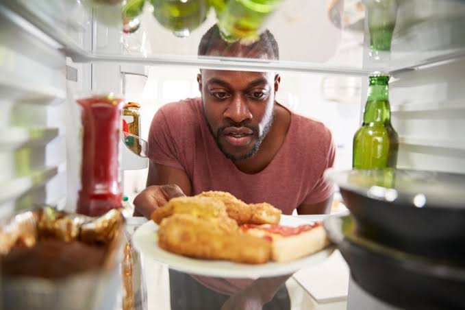 ضوضاء الطعام.. خلل بيولوجي لا ضعف إرادة