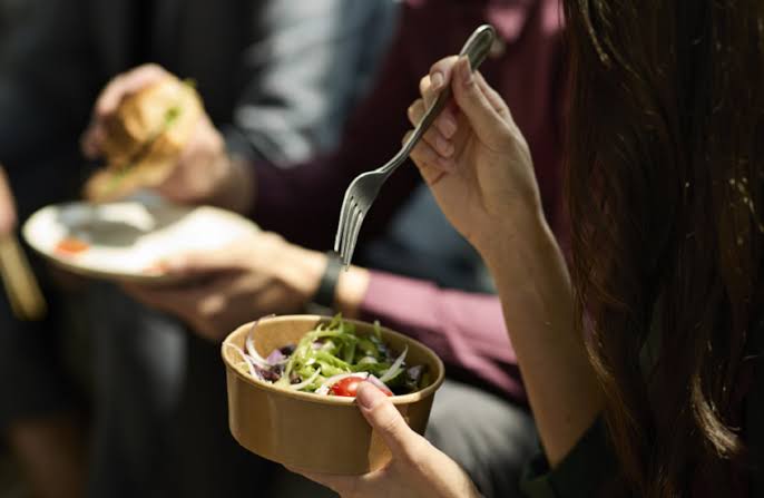 طريقة الأكل لا تقل أهمية عن نوعيته