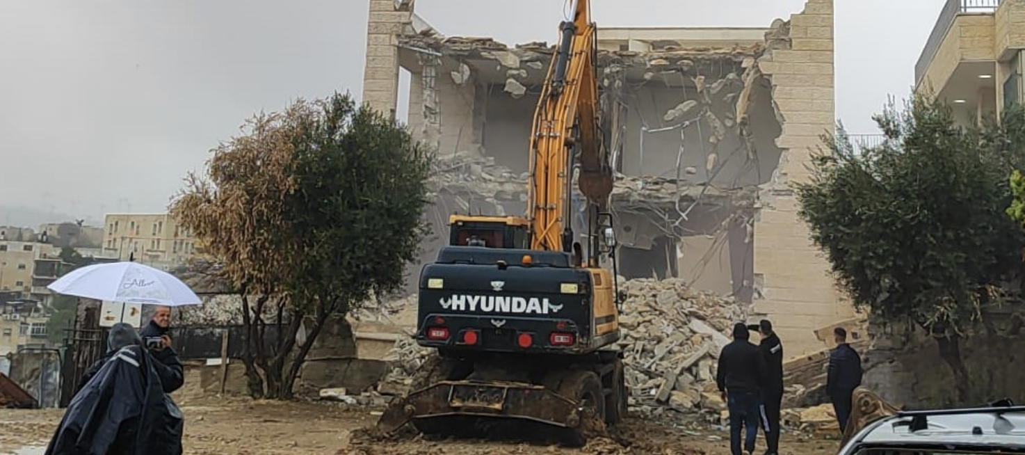 الاحتلال يهدم منزلا في بيت عوا غرب الخليل