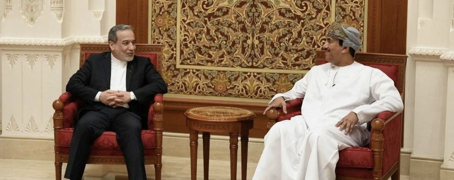 عراقجي والوفد المفاوض يصل مقر انعقاد المفاوضات