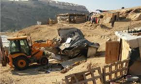 قوات الاحتلال تشرع بهدم منشآت في الأغوار الشمالية