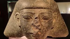 هولندا تعيد تمثالًا أثريًا إلى مصر