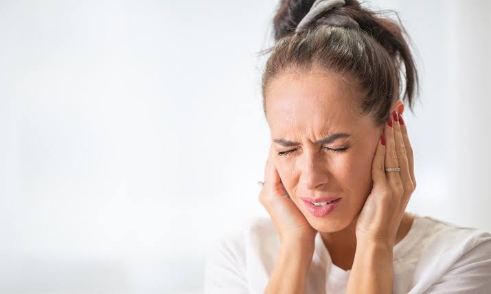 متى يصبح الطنين علامة تستدعي القلق؟