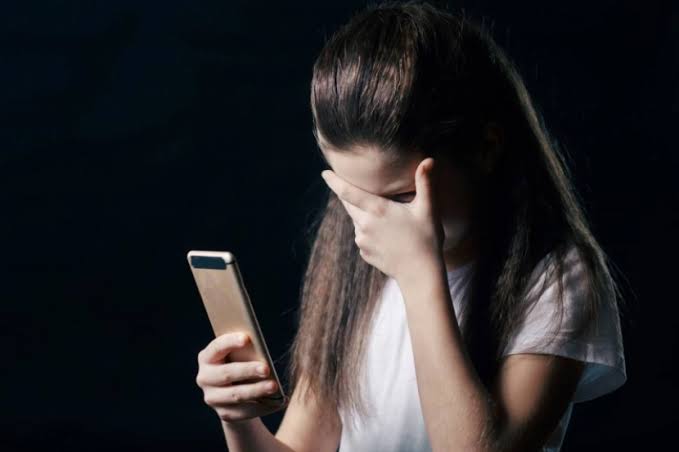 وفاة مراهقة تشعل جدل التنمر الإلكتروني