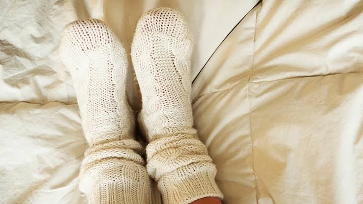 الجوارب تساعد على نوم أسرع وأعمق