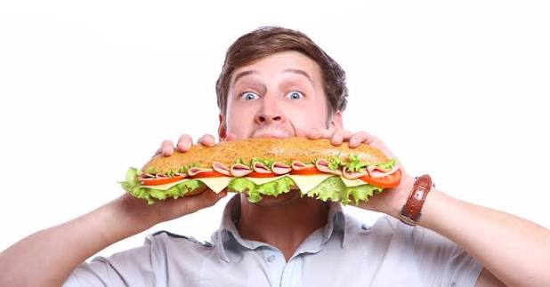 الأكل الزائد ليس ضعف إرادة