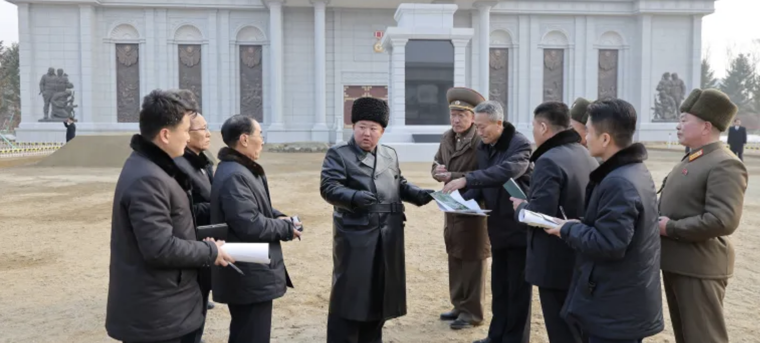 زعيم كوريا الشمالية يشيد بشجاعة جنوده المقاتلين في روسيا