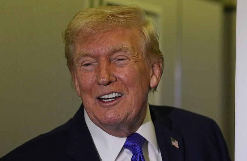 ترامب ينتقد أداء الديمقراطيين في ميونخ: "نيوسوم غير مؤهل وكلينتون مهووسة"