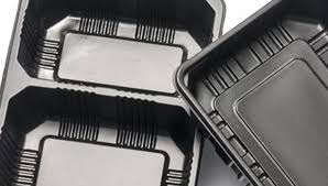 العبوات البلاستيكية السوداء.. مخاطر خفية على صحتك