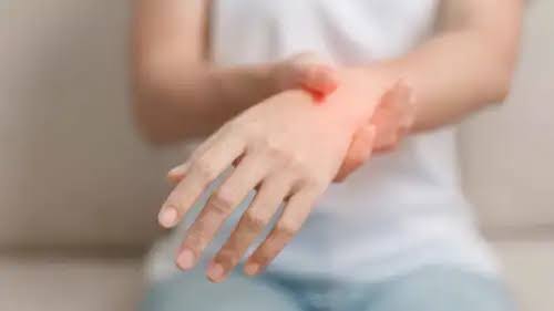 آلام المفاصل لم تعد حكرًا على الكبار