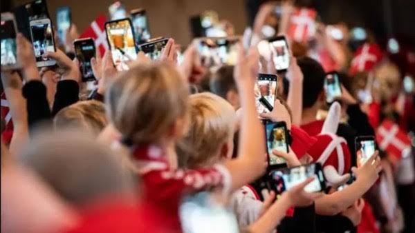 حظر السوشيال للأطفال.. موجة عالمية مثيرة للجدل