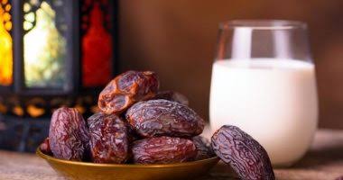 هل كوب التمر باللبن أفضل إفطار للصائم؟