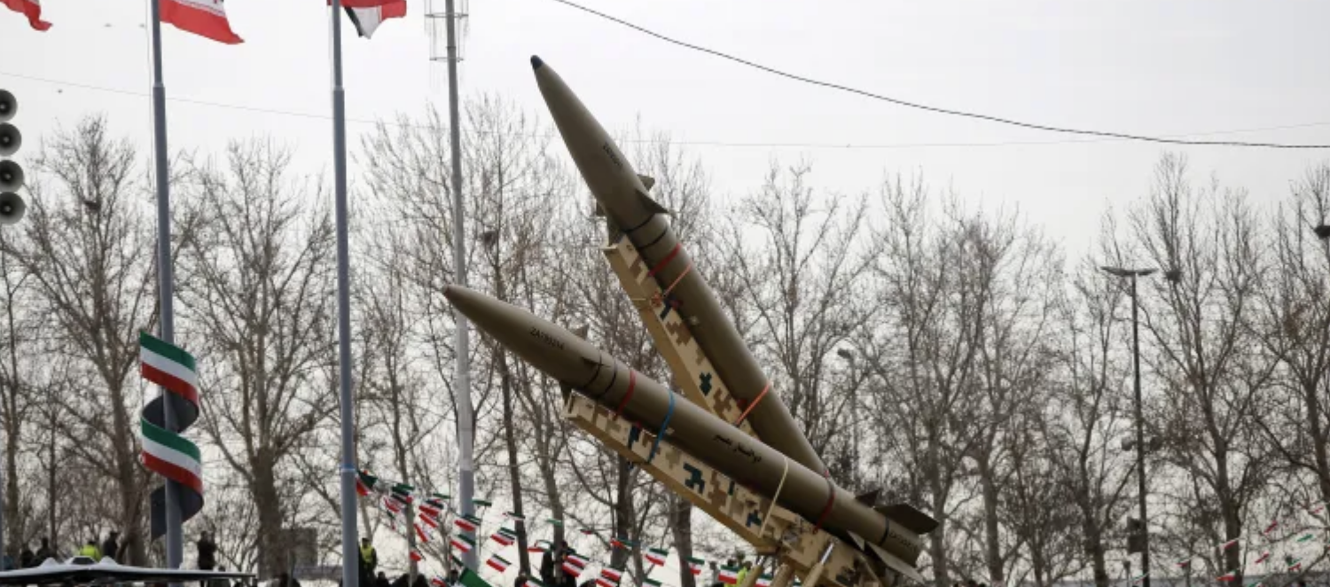 إيران تسعى لإبعاد خطر الحرب وترمب يمنح مبعوثيه وقتا إضافيا للمفاوضات