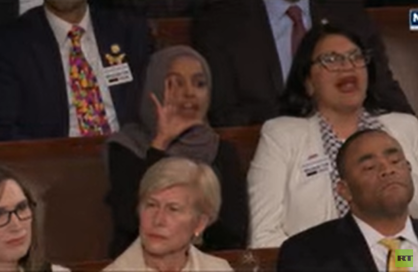 إلهان عمر ورشيدة طليب تصرخان في وجه ترامب "كاذب وقاتل"!