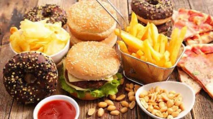 هل تقود الأطعمة فائقة المعالجة إلى الشيخوخة المبكرة؟