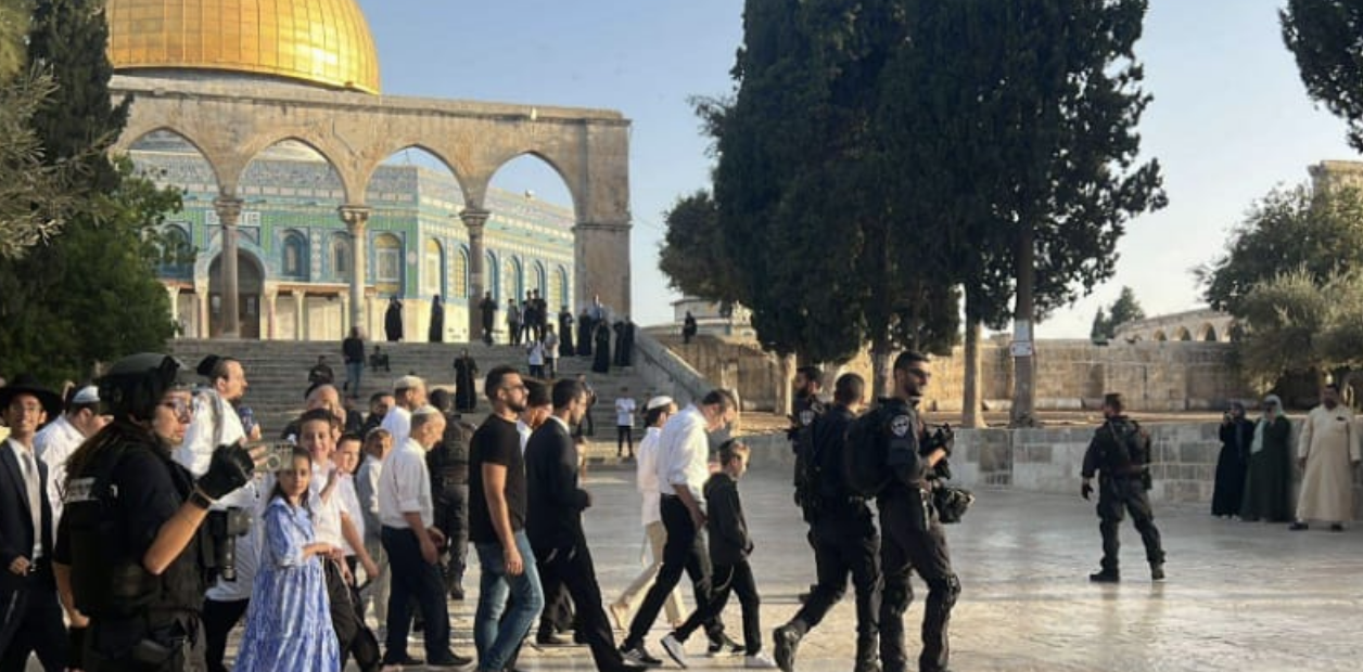 مستعمرون يقتحمون المسجد الأقصى