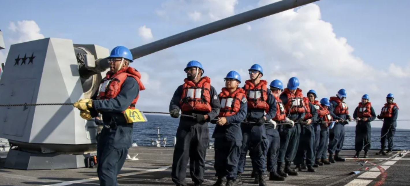 مع تصاعد نذر الحرب.. أبرز الدول التي حثت مواطنيها على مغادرة إيران