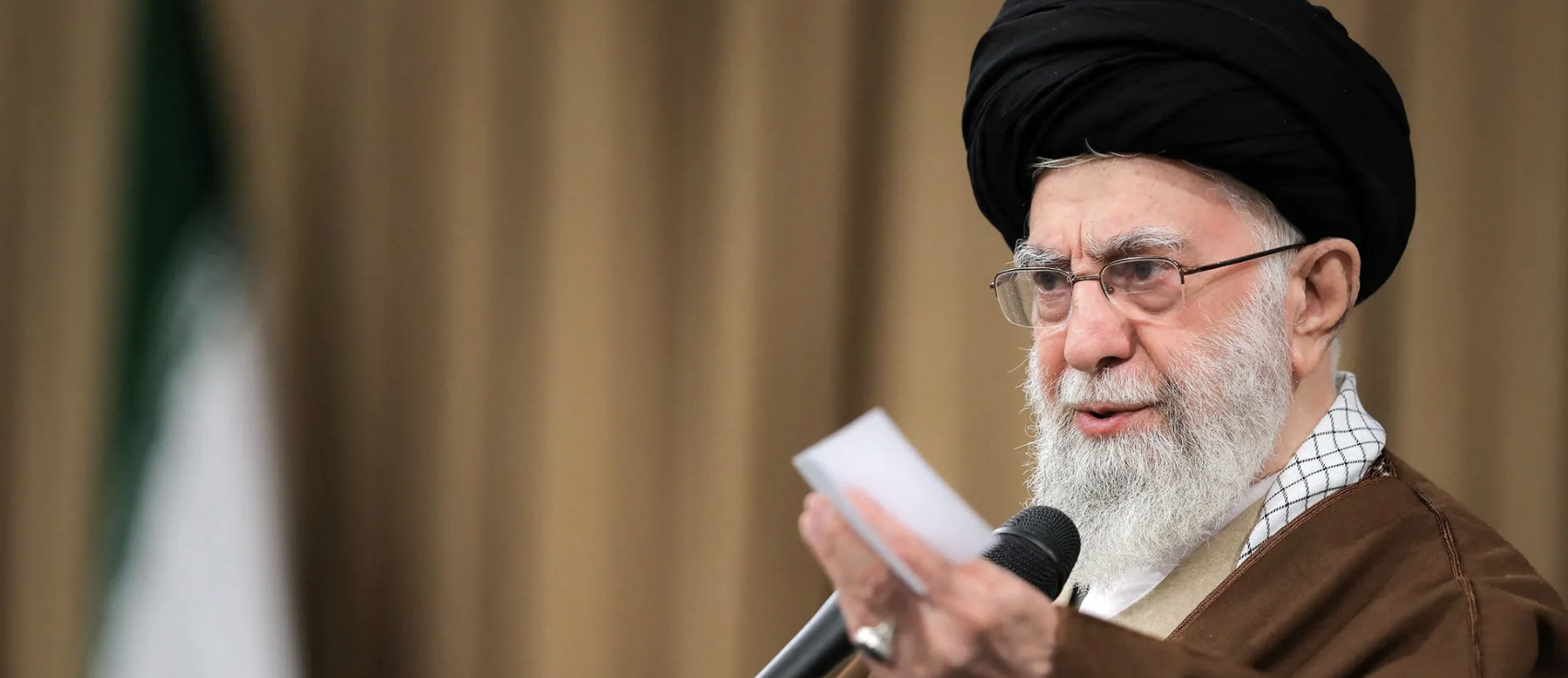 "رويترز": خامنئي ليس في طهران